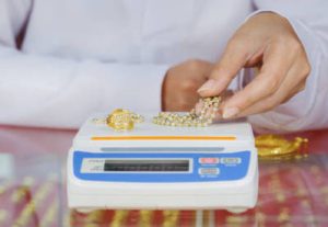 賣金飾扣重